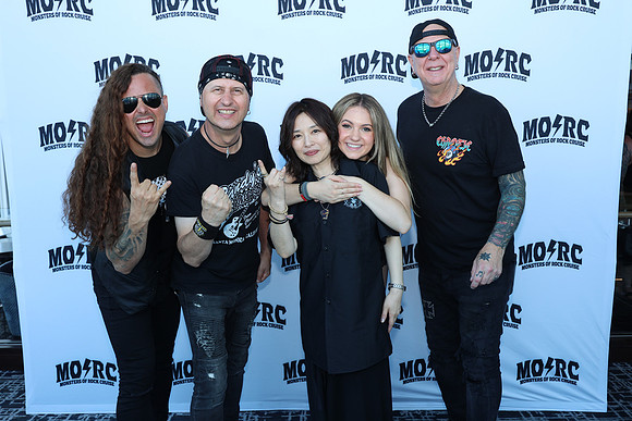 043A2359