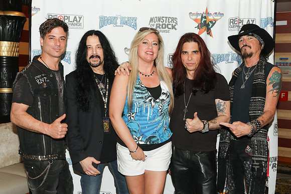 268A9049